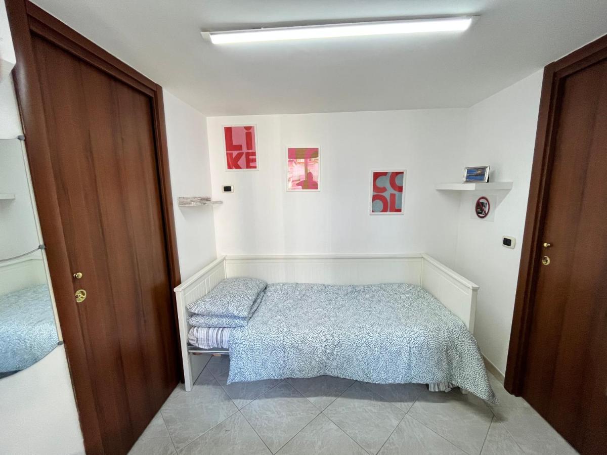 ナポリ Regy Bed & Breakfast エクステリア 写真